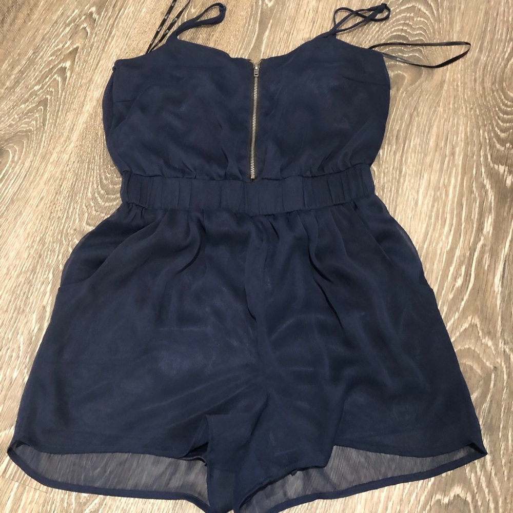 Shorts romper - Picture 2 of 3